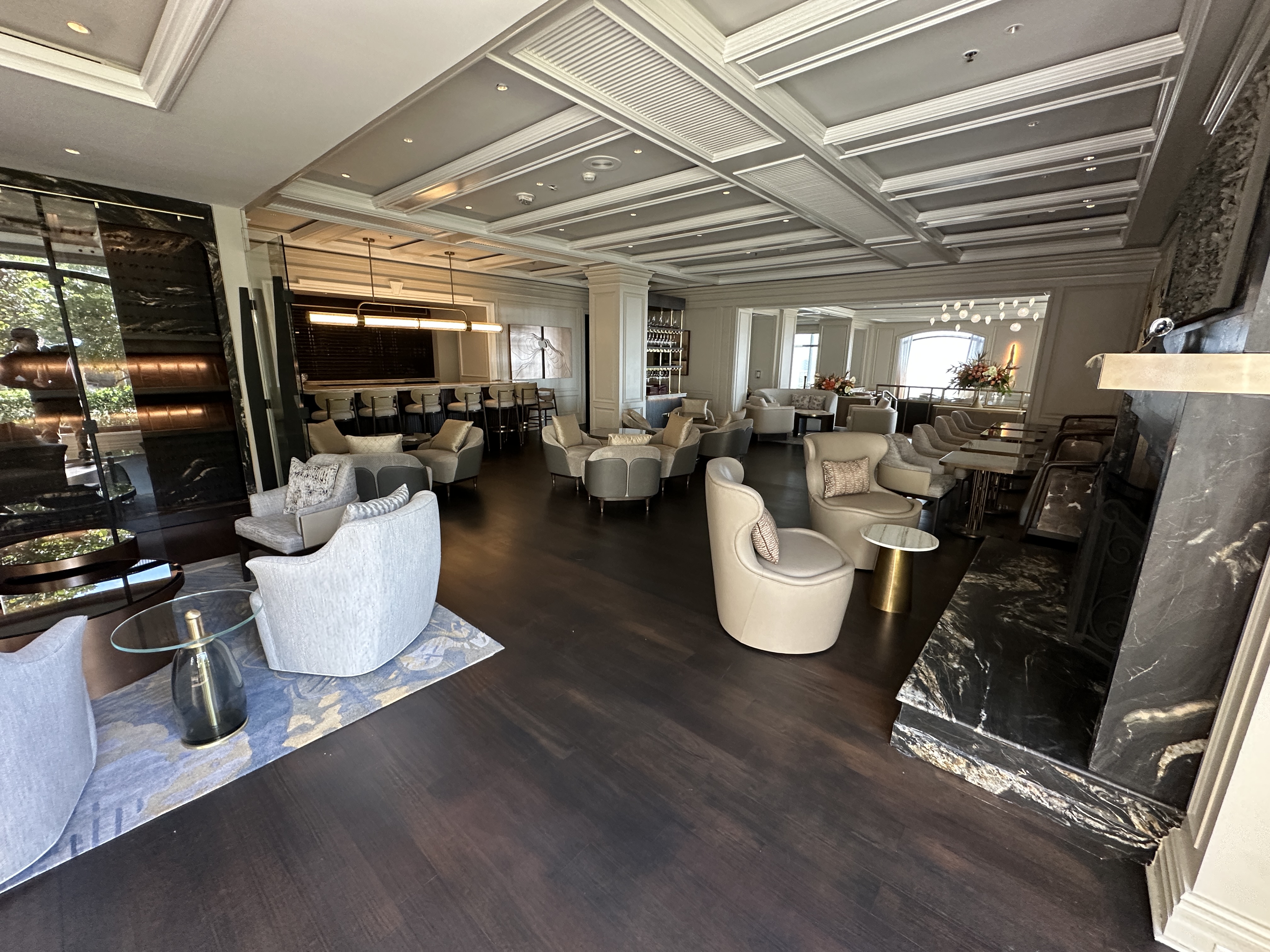 Full restaurant and lounge space at The Ritz-Carlton, Amelia Island
